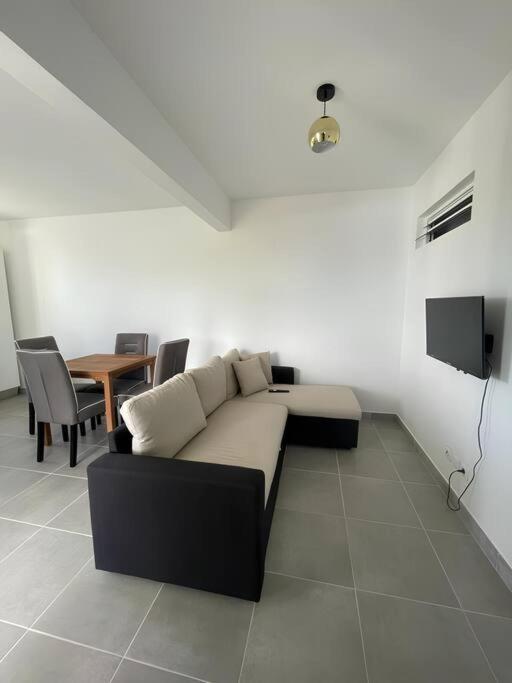 Bas De Villa F2 Neuf Avec Terrasse Et Piscine Le Diamant Eksteriør billede